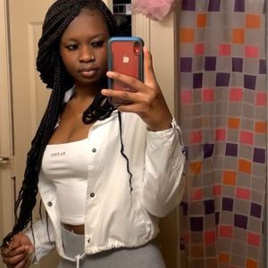 Meet your Posher, Deedee